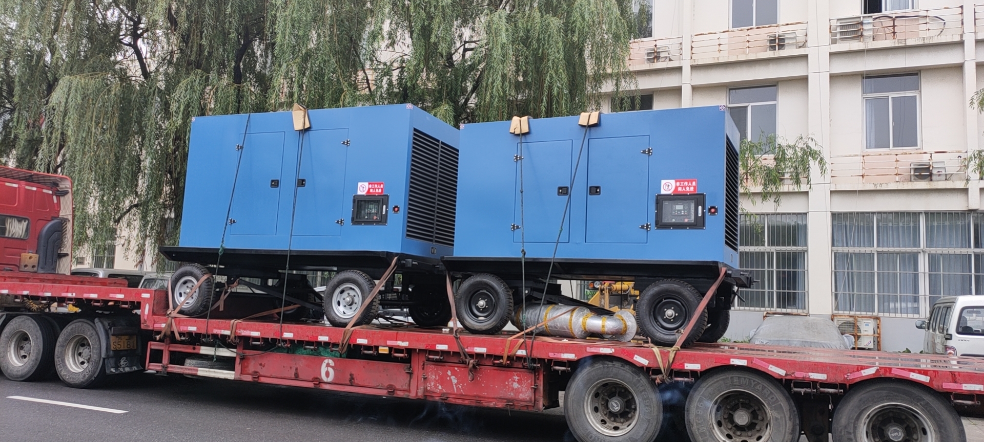 2臺移動(dòng)發(fā)電機組順利移交用戶(hù)